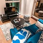 Luxury Apartment - 1 Min From Station