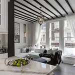 Deluxe Victoria House With Views Over The Historic Pimlico Conservation Area