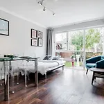Lovely 2 Bedroom Apartment Near South Bank