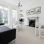 Elegant Earl\'S Court 2 Bedroom Flat Just 4 Minutes From Tube