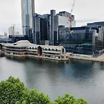 1 Bed Suite, Waterside, Canary Wharf