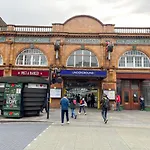 205 Earls Court Rooms