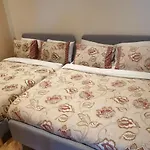 London Luxury Apartments 1Min Walk From Underground, With Free Parking Free Wifi