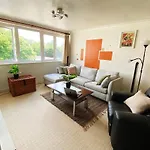Spacious 2 Bedroom Apartment in Cricklewood