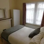 Entire 4 Bedroom Terrace House In London
