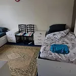 Private Room In Shares Flat Near Heathrow Airport