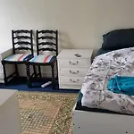 Private Room In Shares Flat Near Heathrow Airport