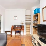 Cosy 2 Bedroom Apartment In Central London With Garden