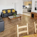 Comfortable And Bright Apartment In Tower Bridge
