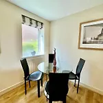 Luxury Waterside Apartment - 2 Bedrooms&2 Balconies
