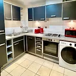 Luxury Waterside Apartment - 2 Bedrooms&2 Balconies