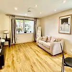 Luxury Waterside Apartment - 2 Bedrooms&2 Balconies