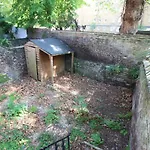 Well Appointed Garden Condo In Kensington Olympia