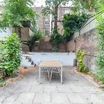 Sunny, 2Bed 2Bath, Garden Apartment Near Hyde Park
