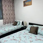 Mj - Entire Serviced Apartment For 6 Guests - Next To Tube Station Skyline View - London