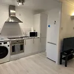 Stylish 1 Bedroom Close To Tooting Bec Station