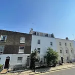 Private King Room With Huge En-Suite In Shared House In Marylebone