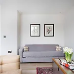 Recently Redecorated Spacious And Modern 1Br Flat In West London