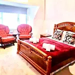 Spacious 3 Bed Flat Close To Central London