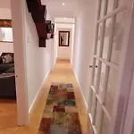 Spacious 2 Bedroom Flat In Baker Street