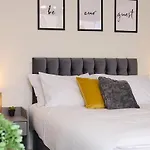 Spacious 3 Bedroom Apartment- Crouch End