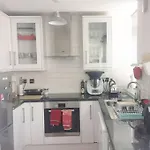 Cosy Studio Flat, Great Location!