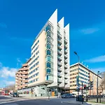 2 Bedroom Apartment With Park Views Shoreditch