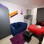 Business Leisure Professional Flat B Unit 2 Lewisham Wifi Netflix By Cineplex Short Lets & Serviced Apartments