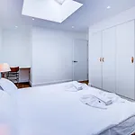 Beautiful 3-Bedroom House Just Minutes From Queen\'S Park Tube