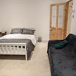 Fully-Equipped Flat In The City Of London.