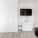 Lovely And Comfortable Home Stay In London