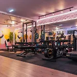 Chelsea Flat 10 Mins Harrods, Balcony, Gym, Air Conditioning
