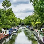 Eden 2Bedroom Apt Sleeps 6 In London With Wifi & Leisure By Maison Christo Property Short Lets & Serviced Accommodation