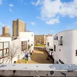 Eden 2Bedroom Apt Sleeps 6 In London With Wifi & Leisure By Maison Christo Property Short Lets & Serviced Accommodation