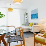 Modern 1 Bedroom Flat Wbalcony Near Canary Wharf