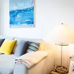 Modern 1 Bedroom Flat Wbalcony Near Canary Wharf