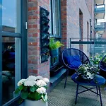 Modern 1 Bedroom Flat Wbalcony Near Canary Wharf