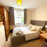 Entire 2 Bedrooms Flat In Victoria, Central London
