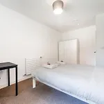 Amazing 3Bdr Duplex Wbalcony East London