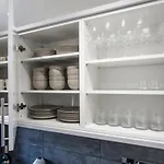 Cosy 4-Bedroom Apartment Next To Borough