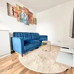 3 Bedrooms London Urban Escape