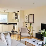 The Weavers Field Place - Classy 3Bdr Flat With Terrace