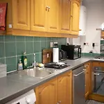 Very Cosy Home Near Westfield, Stratford