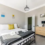 Pass The Keys Luxury Converted Victorian Flat In Leafy Highbury