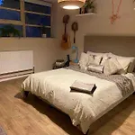 Art Deco One-Bed Entire Flat In Central London