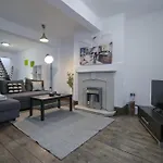Stoke Newington Studio By Dc London Rooms