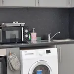 Brand New Flat Close To Turnpike Lane Tube Station