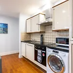 Bright Clapham Apartment