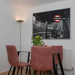 Bright And Spacious One Bedroom Apartment, Free Parking