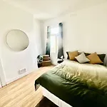 Cosy Two Bedroom Apartment,Se13